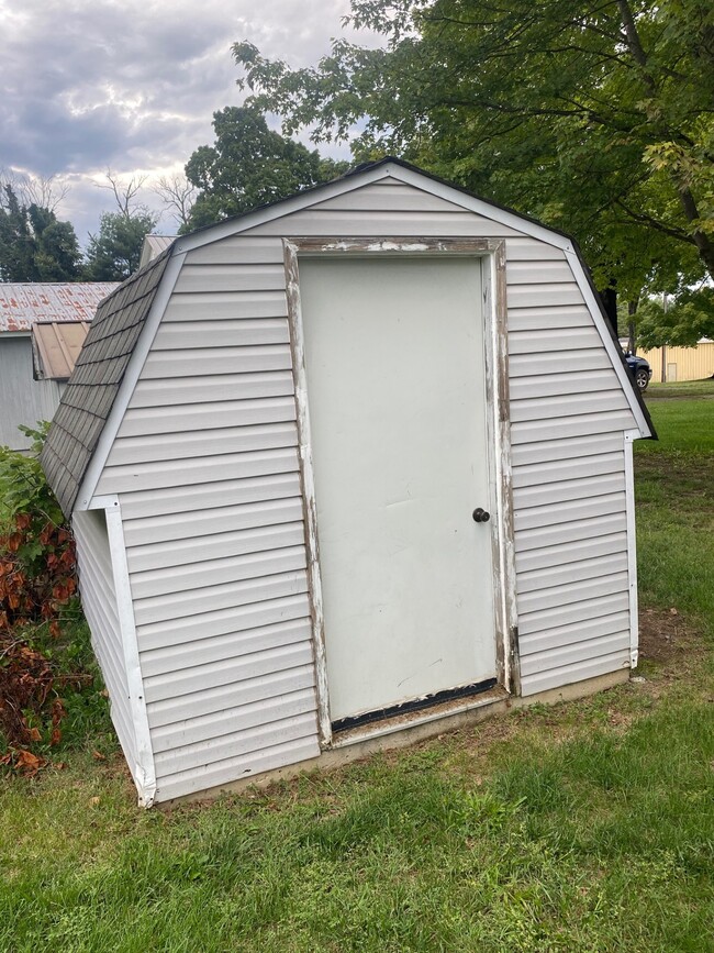 Storage Unit (Backyard) - 87 Cary St