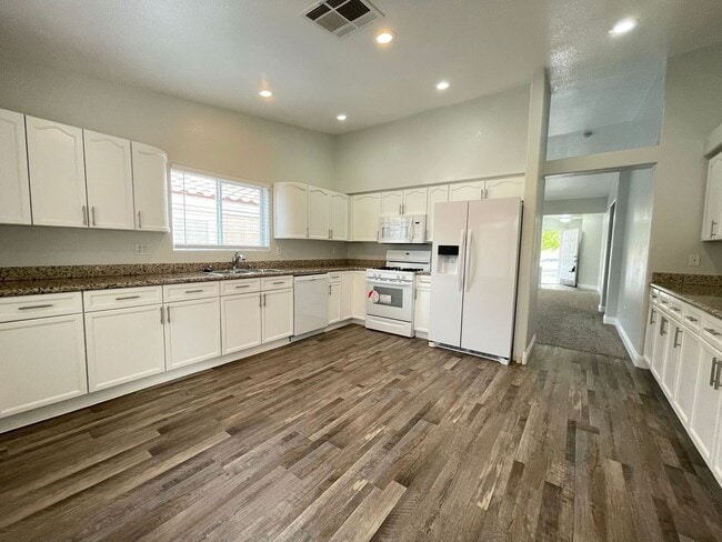 Building Photo - Coming Soon-Charming Single-Story Home with 3-Car Garage – Great Location!
