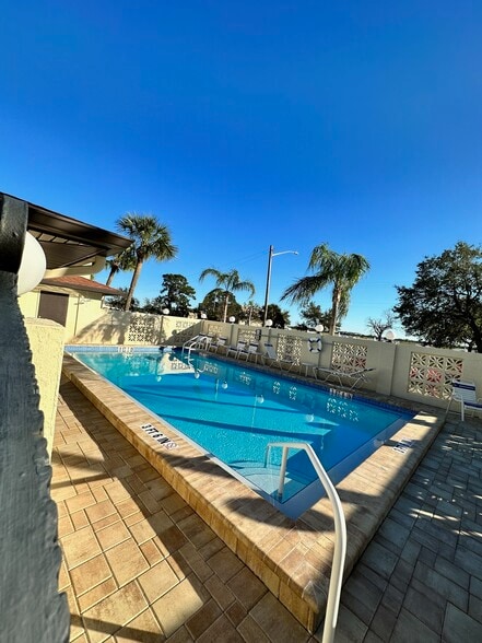 Building Photo - 401 Airport Ave E