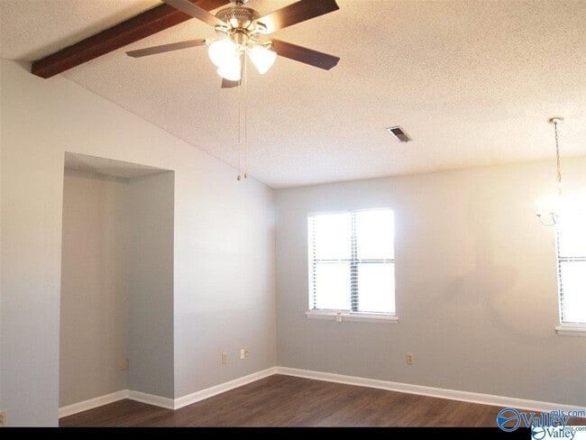 Building Photo - 104 Woodlawn Dr