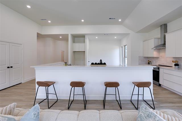 Building Photo - 1208 Oak Harbor Blvd