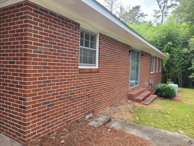 Building Photo - 2989 King Alfred Dr