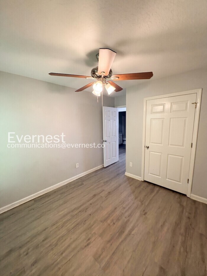 Building Photo - 7130 Brookview Way