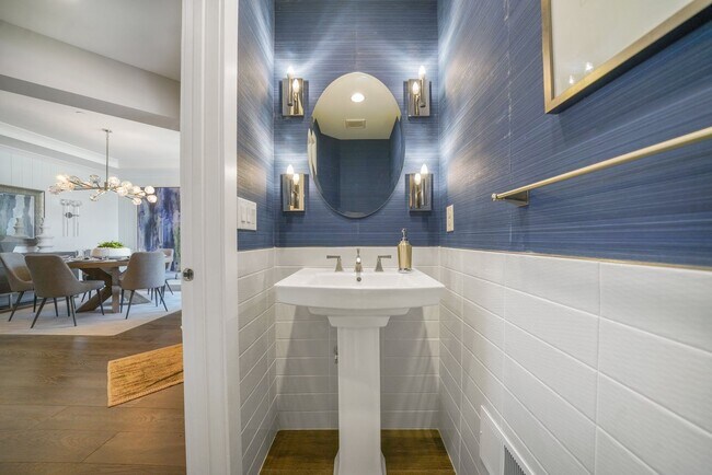 Building Photo - Luxury Fully Furnished 3 Bed 3.5 Bath Townhome in Darlington Ridge