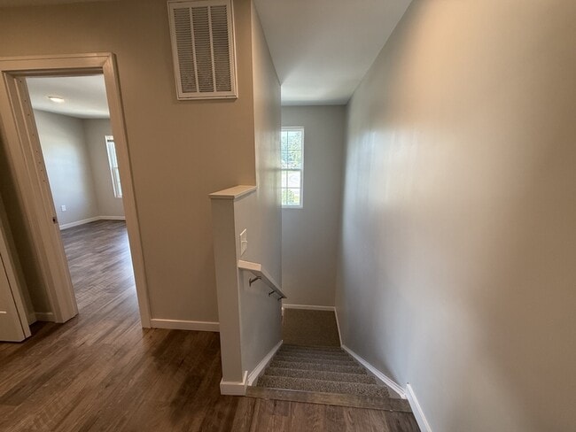 Building Photo - 106 Terrace Drive