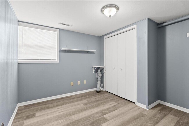 Building Photo - 1416 Starview Dr
