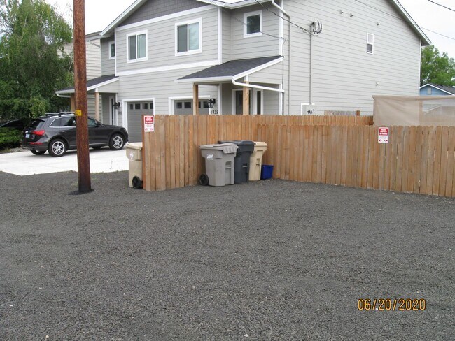 Building Photo - Must See 3 Bedroom with Fenced Yard!