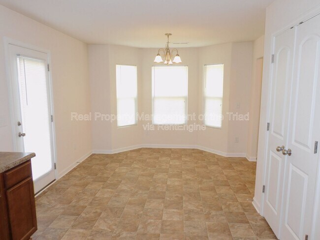 Building Photo - 415 Hidden Brook Ln
