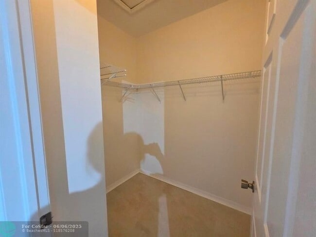 Building Photo - 4929 N Harbor Isles Dr