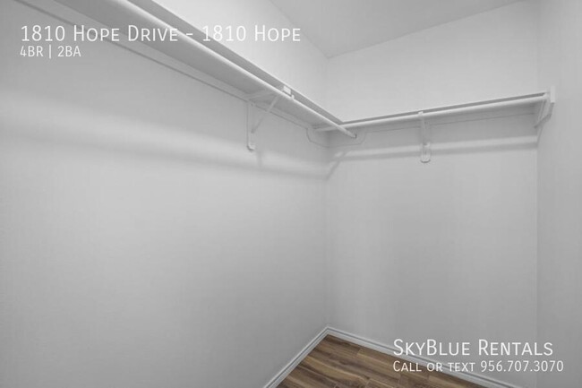 Building Photo - 1810 Hope Dr