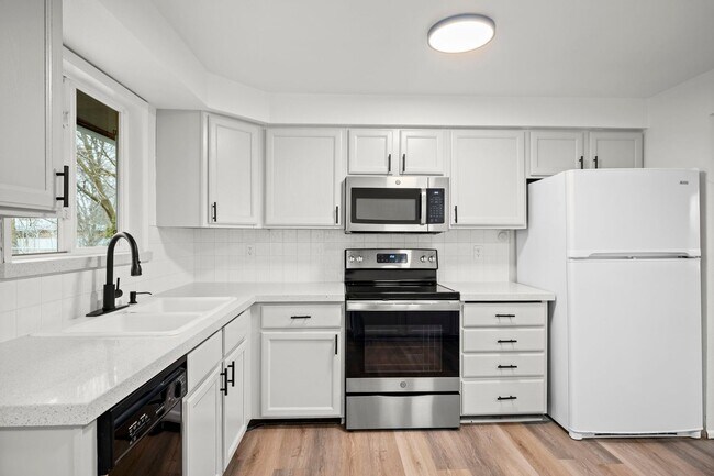 Building Photo - Great Location! - 3 Bedroom Valley Home!