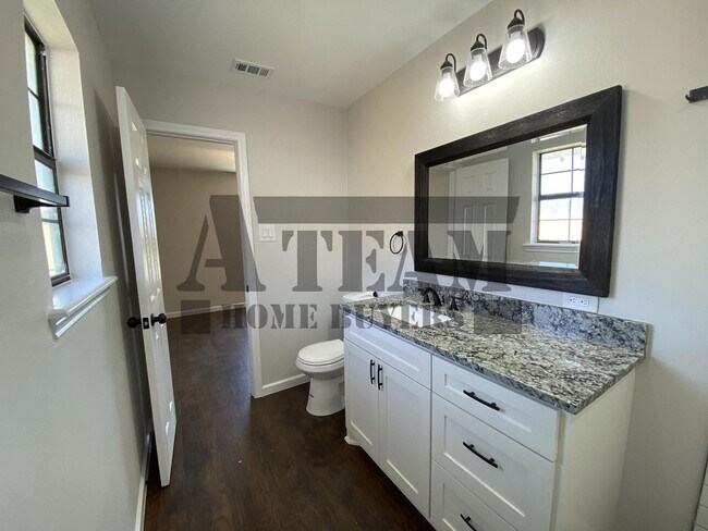 Building Photo - 4 Bedroom 2 Bathroom home for rent!