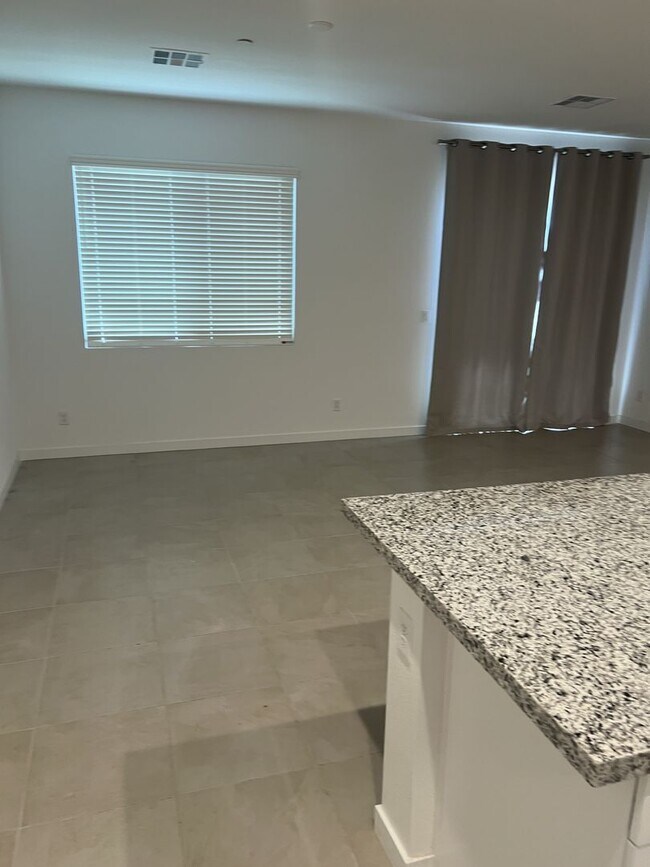 Building Photo - A Fabulous 2 Bedroom, 2 Bathroom townhome ...