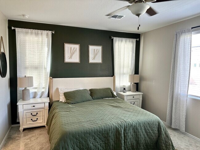 Building Photo - Fantastic Casa Vista home with 4 car garag...