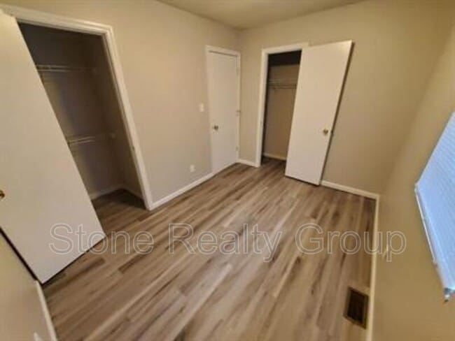 Building Photo - 2462 E Clayton Dr