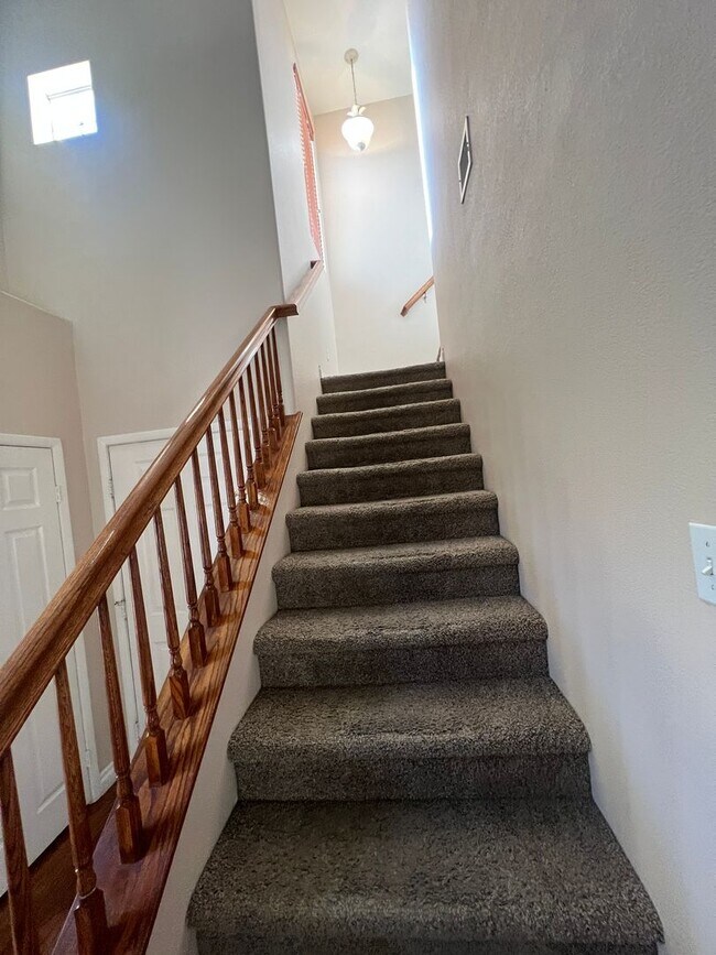 Building Photo - 3 Bed, 2.5 Bath home with Solar Panels!