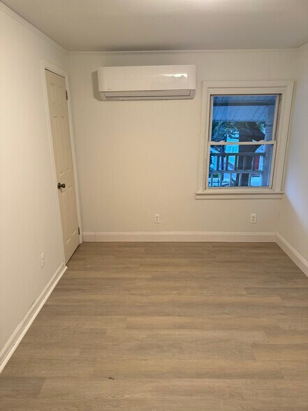 Building Photo - 92 Maple Ave