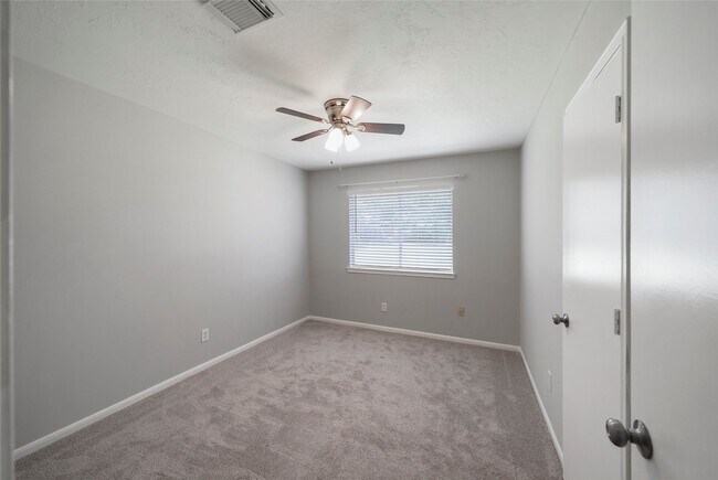 Building Photo - 10807 Twin Circles Dr