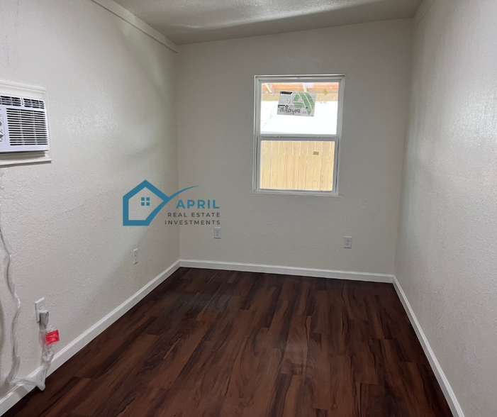 Bedroom - 2055 W Summit Ave