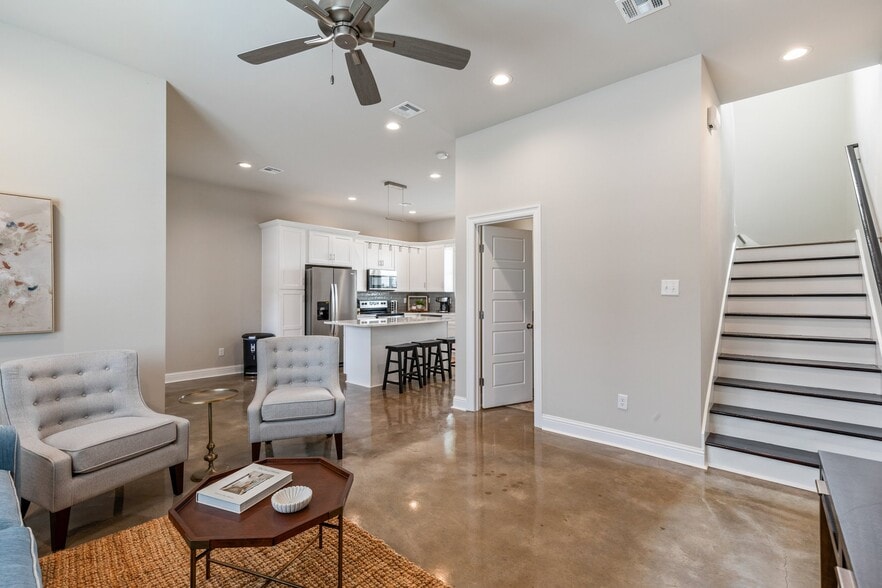 Building Photo - 203 Firethorn Dr