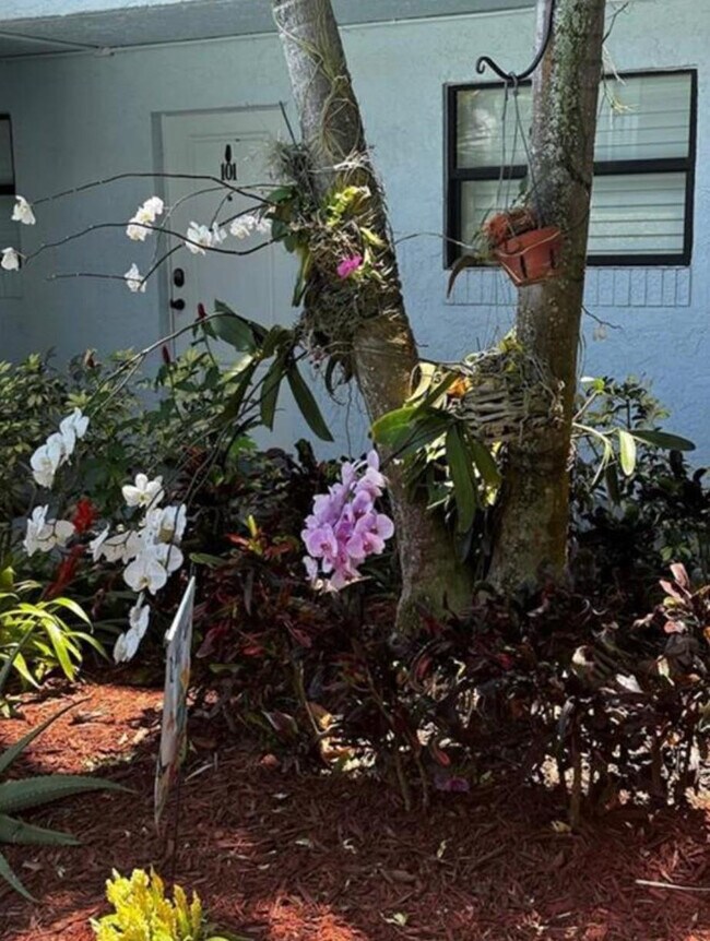 Building Photo - 1975 SE 3rd St