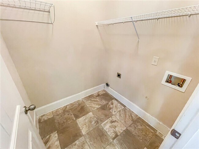 Building Photo - 5840 Zelkova Dr