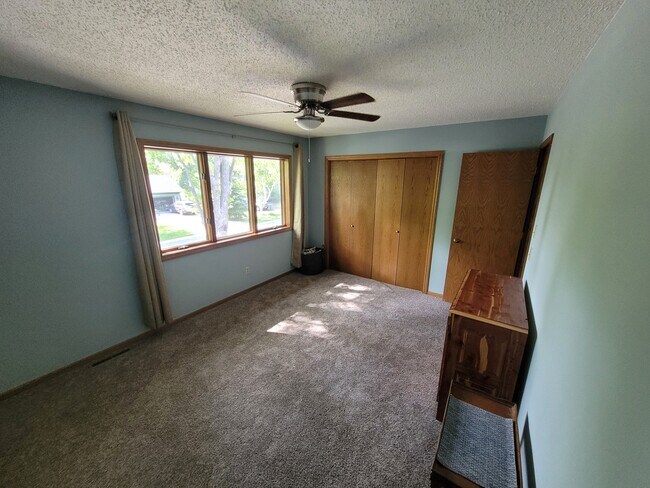 Building Photo - 1121 Spring Hill Rd
