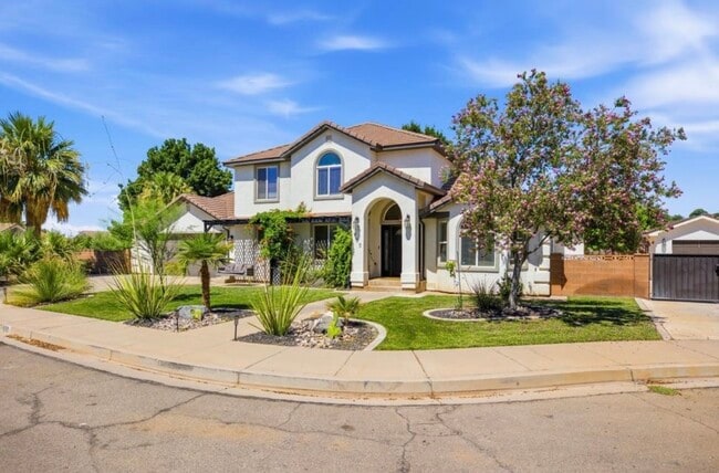 Building Photo - 930 S Indian Cir