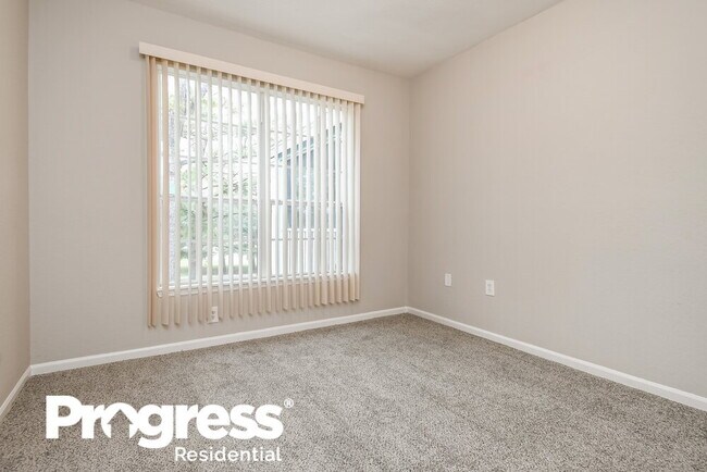 Building Photo - 2197 Lake Debra Dr