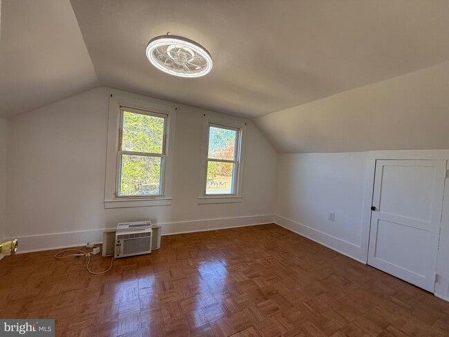 Building Photo - 820 Ridgeview Rd