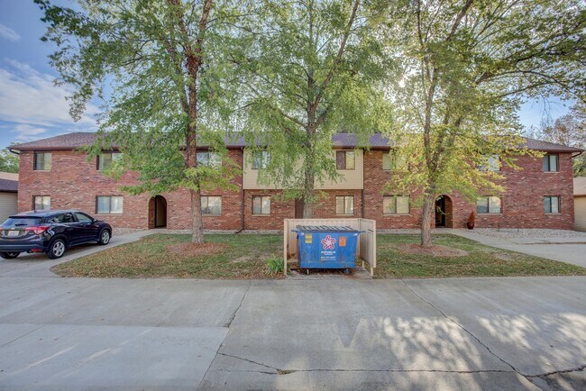 Building Photo - 1804 Oliver Dr