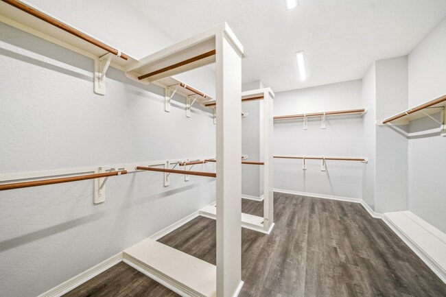 Building Photo - 2711 Wallingford Pnes