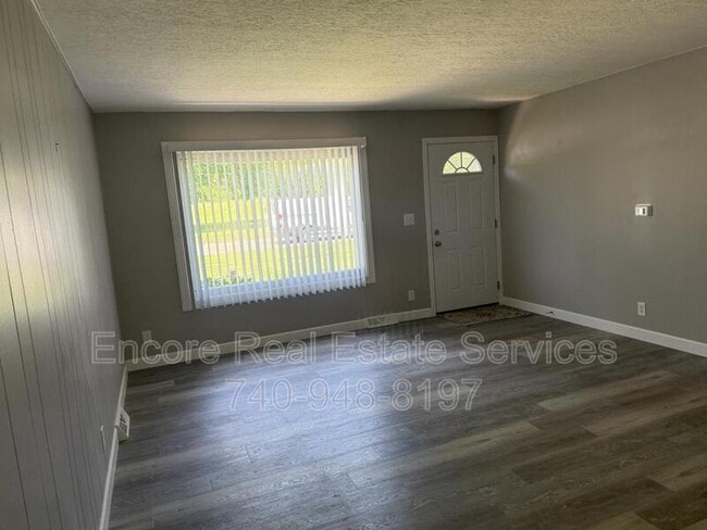 Building Photo - 285 Parkview Dr