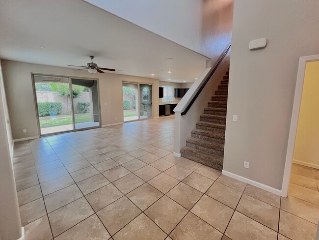 Building Photo - $2,695 Ashlan & Dewolf, 4 bedroom - Buckin...