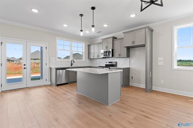 Building Photo - 247 Susan Lynn Dr