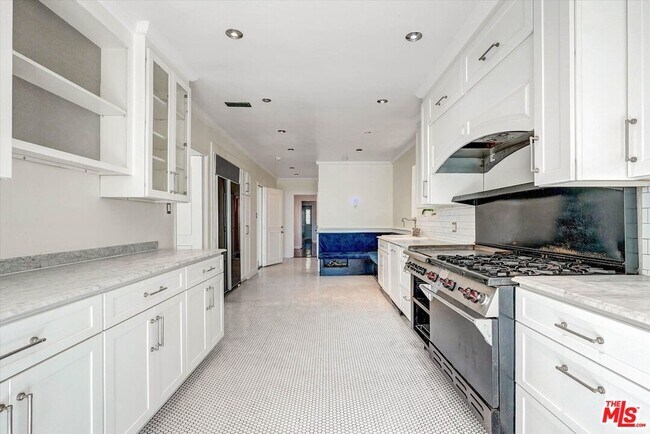 Building Photo - 2200 Outpost Dr