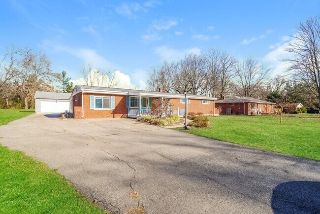 Primary Photo - Gorgeous 4 Bedroom Ranch