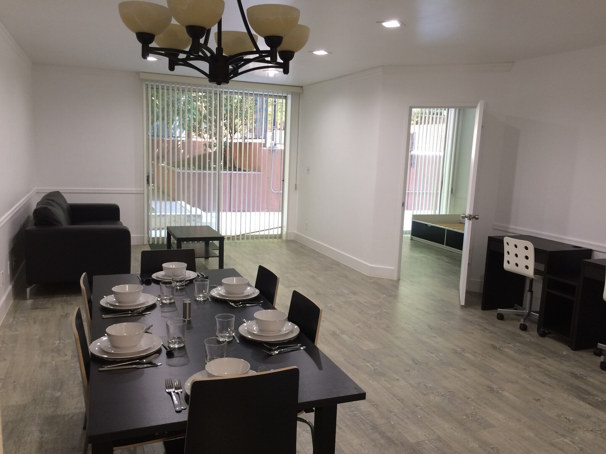 Building Photo - 540 Kelton Ave