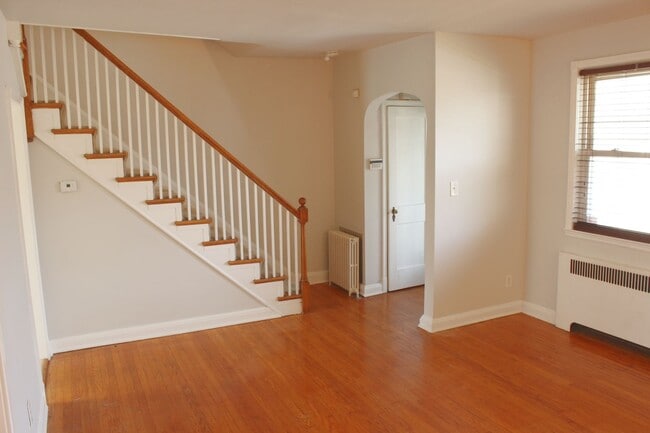 Building Photo - 3515 Parklawn Ave