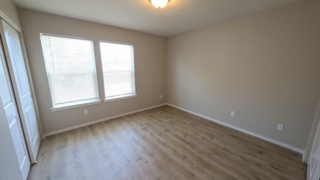 Building Photo - End unit Townhouse in Forest Grove
