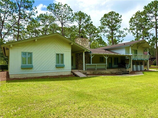 Building Photo - 28 Pine Forest Dr W