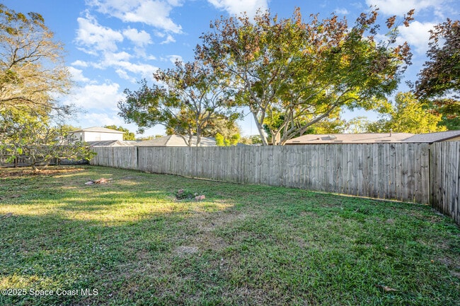 Building Photo - 869 Yorktowne Dr