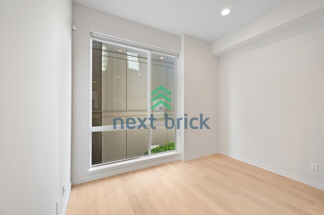 Building Photo - "Charming 3-Bedroom Townhouse Retreat in the Heart of Seattle - 3104C SW Avalon Way!"