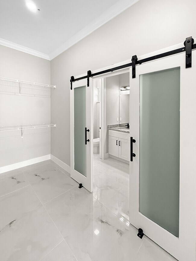 Building Photo - 303 NW 26th Ave