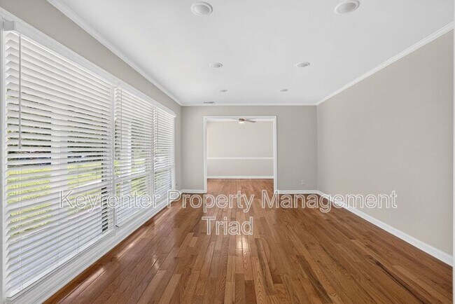 Building Photo - 5108 Lakeshore Ct