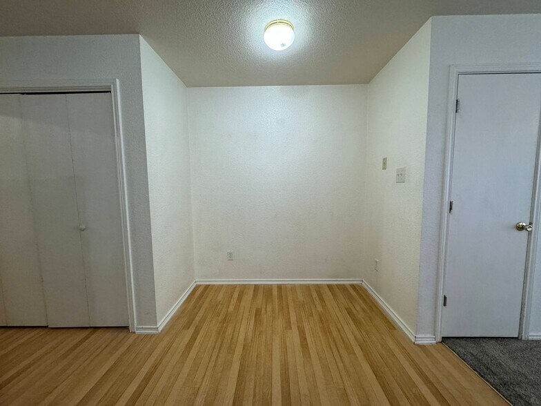 Building Photo - 4402 Jeff Scott Dr