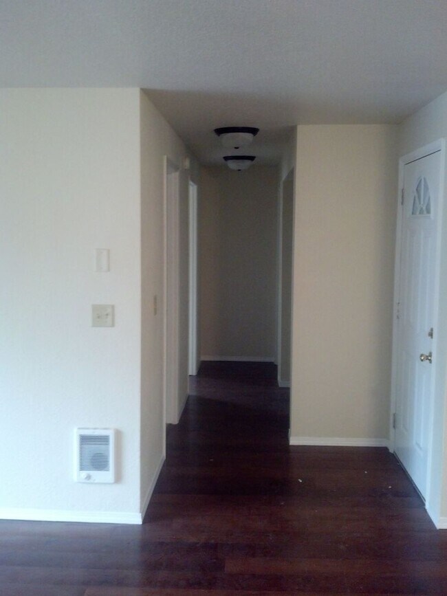 Building Photo - 109nst