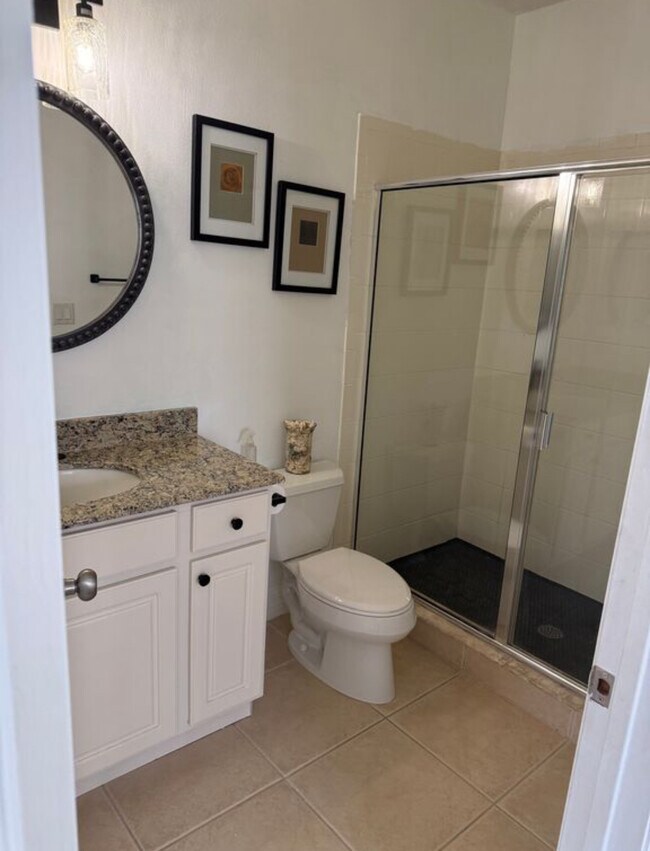 Building Photo - 531 Hedgewood Dr