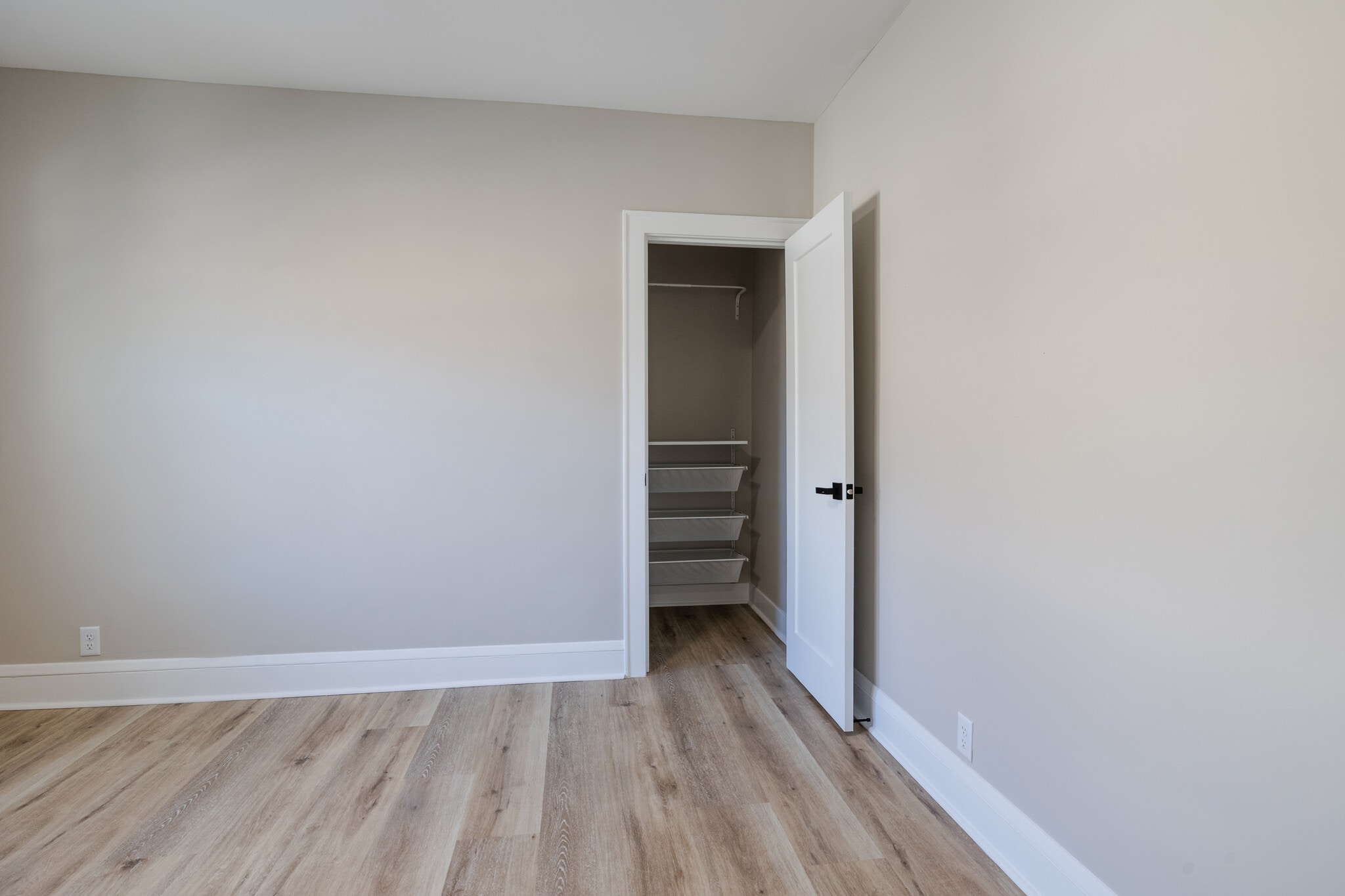 Building Photo - 4540 Garfield Ave