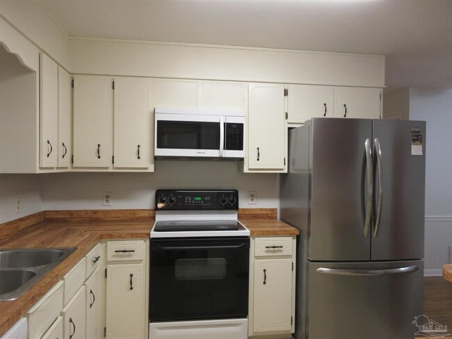 Building Photo - 5060 Saints Ln